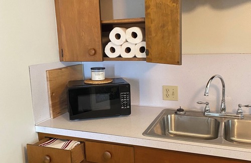 Marshall Apartment | Cozy apartment in downtown Marshall, Arkansas! Family friendly with easy access.