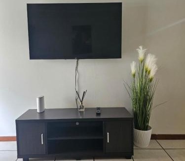 Lone Hill Apartment | Cozy Apartment In Fourways