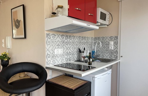 Kinosargous Apartment | Cozy apartment in heart Athens near metro Fix 100m