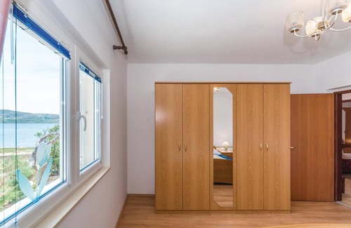 Kustici Apartment | Cozy apartment in Kustici with WiFi