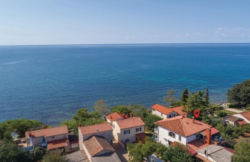 Lovrecica Apartment | Cozy apartment in Lovrecica with WiFi