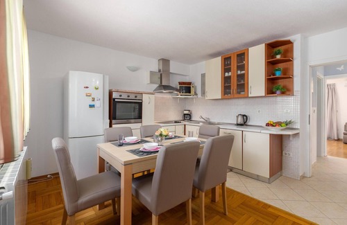 Zbandaj Apartment | Cozy apartment in Porec with WiFi