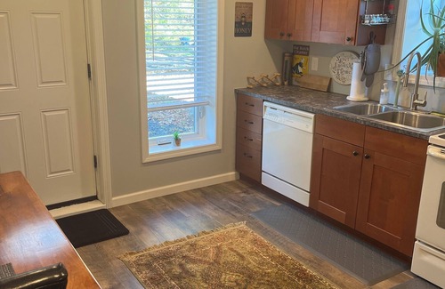 Mansfield Apartment | Cozy apartment in quiet setting that is very convenient to UConn and ECSU.