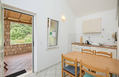 Saplunara Apartment | Cozy apartment in Saplunara with WiFi