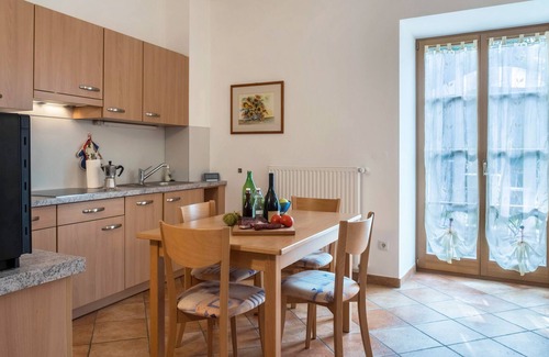 Terlano Apartment | Cozy apartment in the middle of vineyards, Wi-fi, terrace, free bus/train ticket