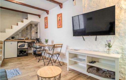 Ubrique Apartment | Cozy Apartment In Ubrique With Wifi