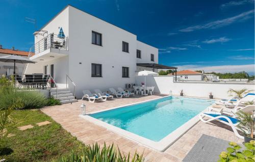 Murine Apartment | Cozy Apartment In Umag With Wifi