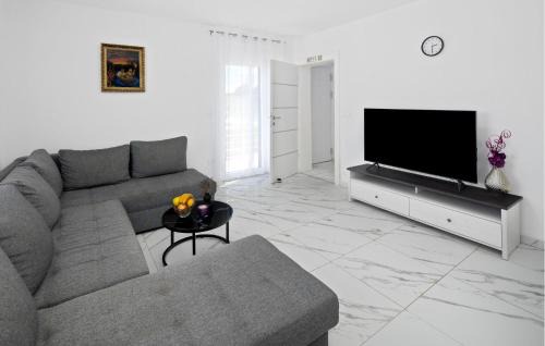 Murine Apartment | Cozy Apartment In Umag With Wifi