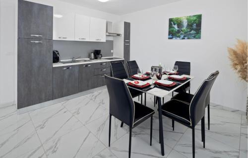 Murine Apartment | Cozy Apartment In Umag With Wifi