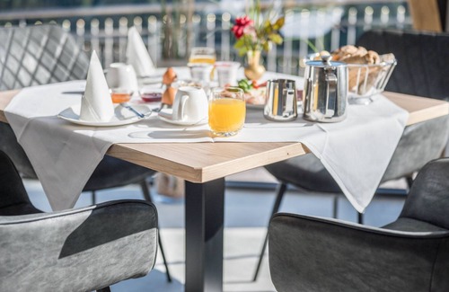 Mareta Apartment | Cozy Apartment Krokus with Mountain View, Wi-Fi, Sauna, Terrace & Balcony; Parking Available
