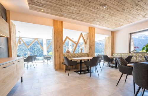 Mareta Apartment | Cozy Apartment Krokus with Mountain View, Wi-Fi, Sauna, Terrace & Balcony; Parking Available