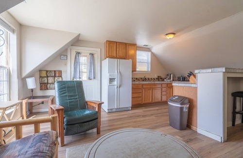June Lake Apartment | Cozy apartment located on Main St. June Lake