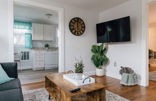 Bristol Apartment | Cozy Apartment Near Downtown Bristol