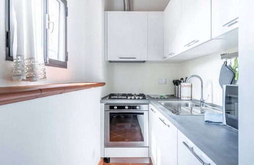 Settignano Apartment | Cozy apartment of about 40 sqm, for 4 people, located on the ground floor of a renovated building. The accommodation is located in the main square of Settignano (hamlet of Florence), a small hillside village just 8 km from the center of Florence. Settign