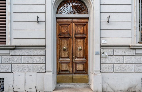 Ricorboli Apartment | Cozy apartment of about 45 sqm, for up to 4 people, located on the 2nd floor with lift (NOT suitable for disabled people; some steps at the entrance) of a renovated ancient building. The apartment is located in the Piazza Ferrucci/Ponte San Niccolò, in