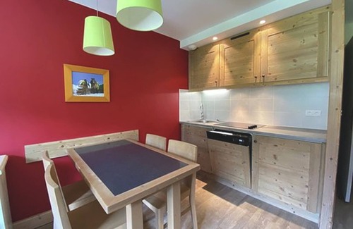 La Perriere Apartment | Cozy apartment, south-facing balcony, near slope - 4 ppl, 2 rooms, pets allowed