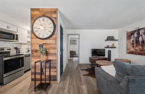 Beechmont Condo | Cozy Apt. Near Downtown!