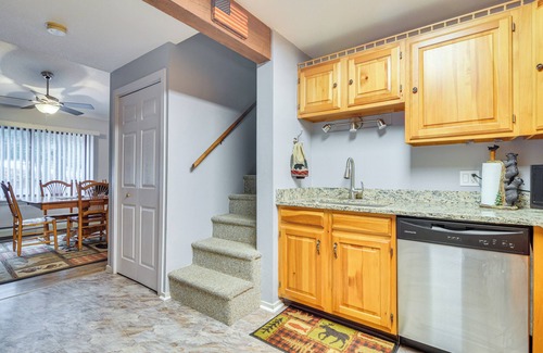 Bartlett Condo | Cozy Bartlett Condo w/Deck & Resort Amenities!