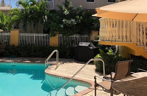 Hendricks and Venice Isles Apartment | Cozy Beach Apt Las Olas Blvd