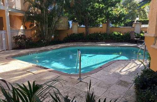 Hendricks and Venice Isles Apartment | Cozy Beach Apt Las Olas Blvd