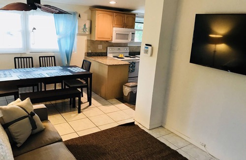 Sunset Reef House | Cozy Beach Bungalow on the Beach, 2Bedroom, 2Bathroom, Sleep 7