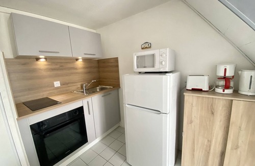Bretignolles-sur-Mer House | Cozy Beachside Cottage, 300m from Marais Girard Beach, Renovated Kitchen, Pet Friendly