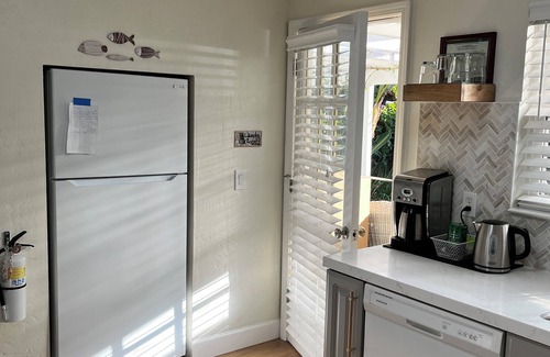 Eastside Santa Cruz House | COZY BEACH HOUSE plus GUEST HOUSE neach unit 2 guests PET FRIENDLY