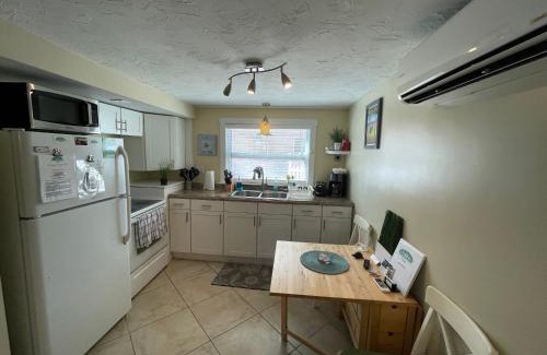 Pass-a-Grille House | Cozy Beach Rental 1B/1B