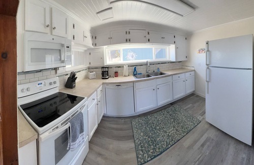 Poulsbo Cottage | Cozy Beach Retreat-Hood Canal & Olympic Mountain Views