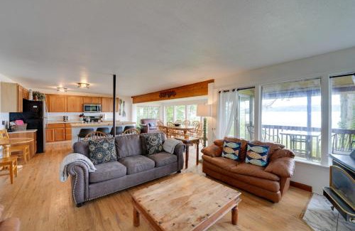 La Conner House | Cozy Beachouse View and Deck, Steps from Skagit Bay