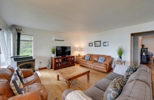 La Conner House | Cozy Beachouse View and Deck, Steps from Skagit Bay