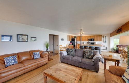 La Conner House | Cozy Beachouse View and Deck, Steps from Skagit Bay
