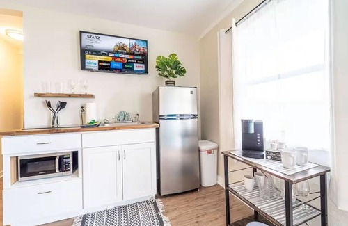 Bahama Beach Apartment | Cozy Beachside 2 bedroom | Pool + Beach