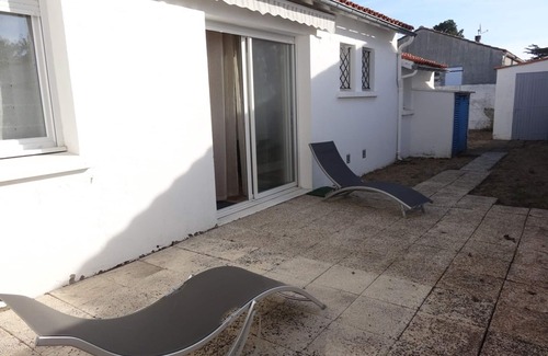 La Faute-sur-Mer House | Cozy Beachside Villa with Enclosed Garden, Near Town Center - La Faute-sur-Mer