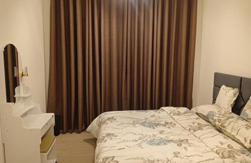 Ajman House | Cozy Beautiful Private Room with Shared Washroom