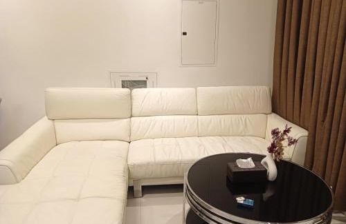 Ajman House | Cozy Beautiful Private Room with Shared Washroom