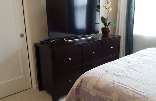 North San Jose Condo | Cozy Bedroom with Shared Bath & Private Toilet/Sink Room