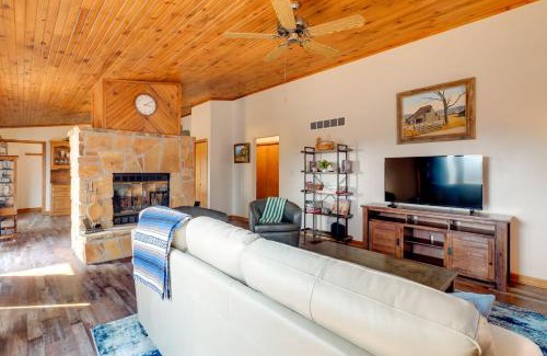 Bixby House | Cozy Belgrade Cottage with Wood-Burning Stove!