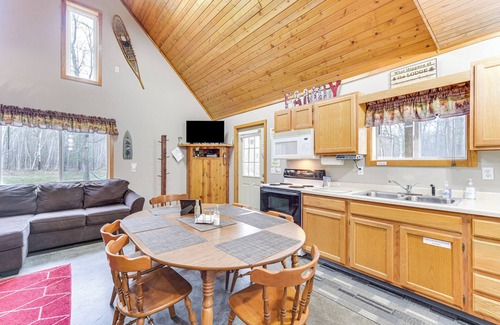 Birchwood Cabin | Cozy Birchwood Retreat on UTV Trail w/Hot Tub!