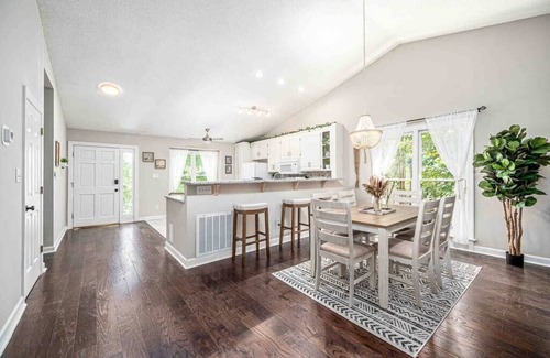 Cary House | Cozy Boho Kildaire Farms Home- near Downtown
