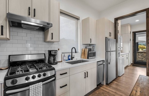 Powell Butte House | Cozy Brasada Casita | Private Entrance