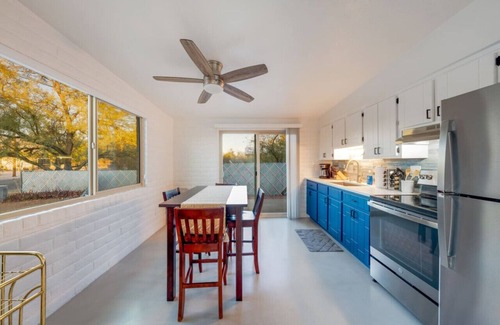 St. Francis Cabrini Apartment | Cozy & Bright/2 BR 1 BA/Spotless/Central