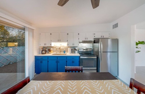 St. Francis Cabrini Apartment | Cozy & Bright/2 BR 1 BA/Spotless/Central