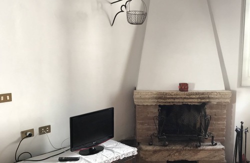 Pitigliano House | Cozy, bright and spacious three rooms house in medieval palace