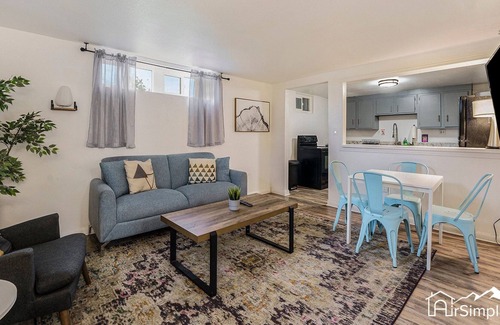 Barths House | Cozy Bungalow 2 Kitchens Near Sloans Lake/DT