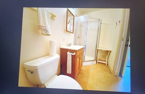 The Foothills House | Cozy bungalow in charming Yuma with AC, WiFi with Queen bed