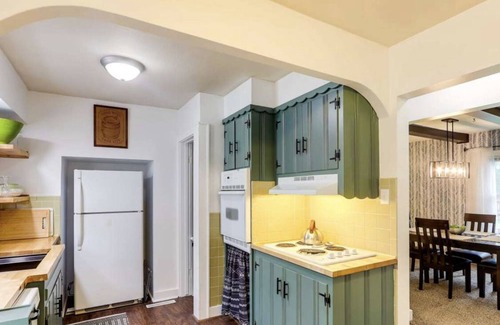 Wichita House | Cozy bungalow in Delano - minutes from downtown and the river
