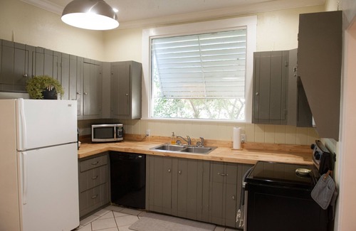 Decatur House | Cozy Bungalow in Historic District