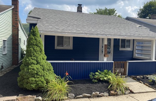 Palmerton House | Cozy Bungalow tucked in Blue Mountain foothills
