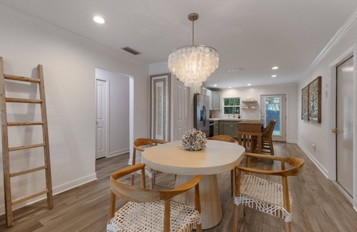 Holmes Beach House | Cozy Cabana East – AMI w/Heated Pool, Pets & Walk To The Beach